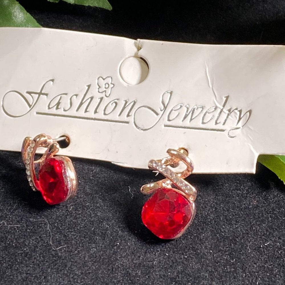 NW📌 Stunning RED Oval ear studs Rose Gold plated - Picture 3 of 12